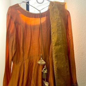 A beautiful gold light weight Anarkhali that will be suitable for any mehndi